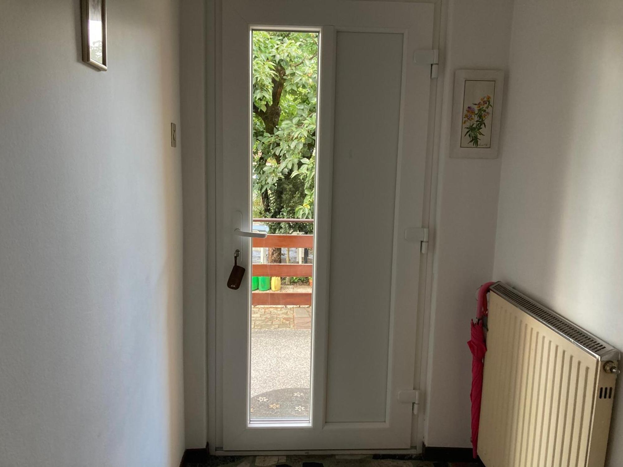 Apartment 7 Flower Street *